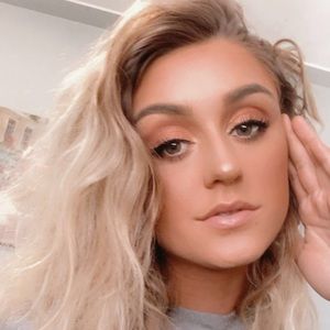 Meet your Posher, Abigail